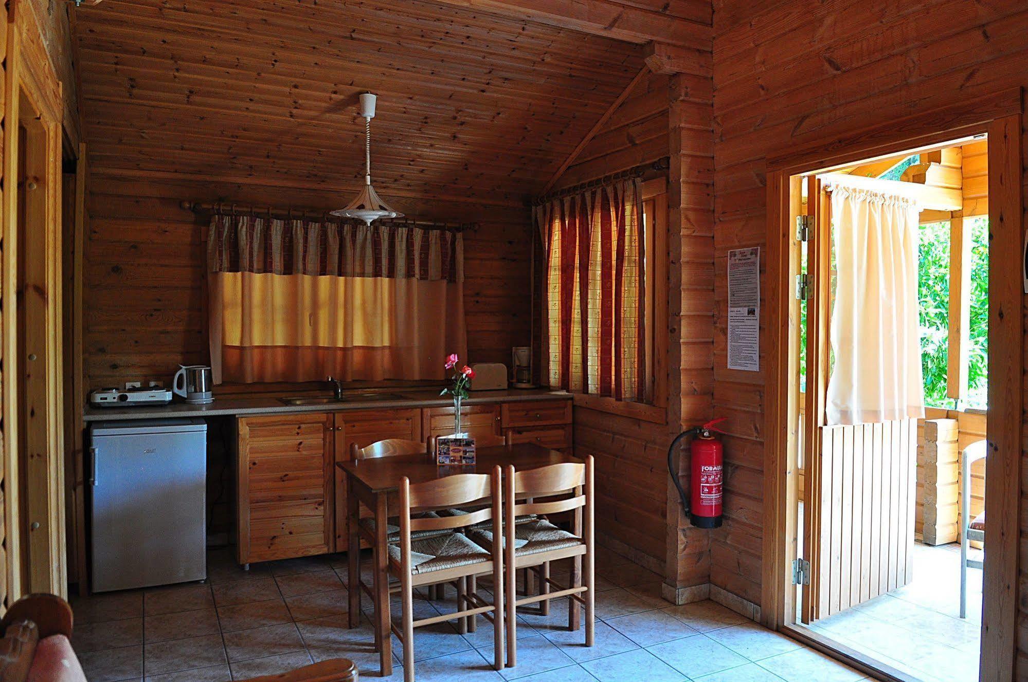 Sandy'S Studios Apartments & Log-Villas Кос Екстериор снимка