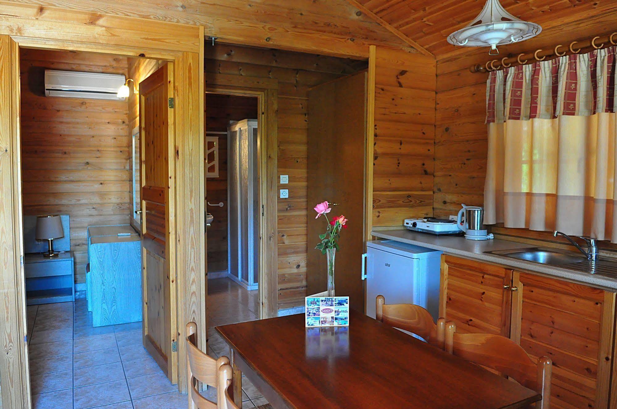 Sandy'S Studios Apartments & Log-Villas Кос Екстериор снимка